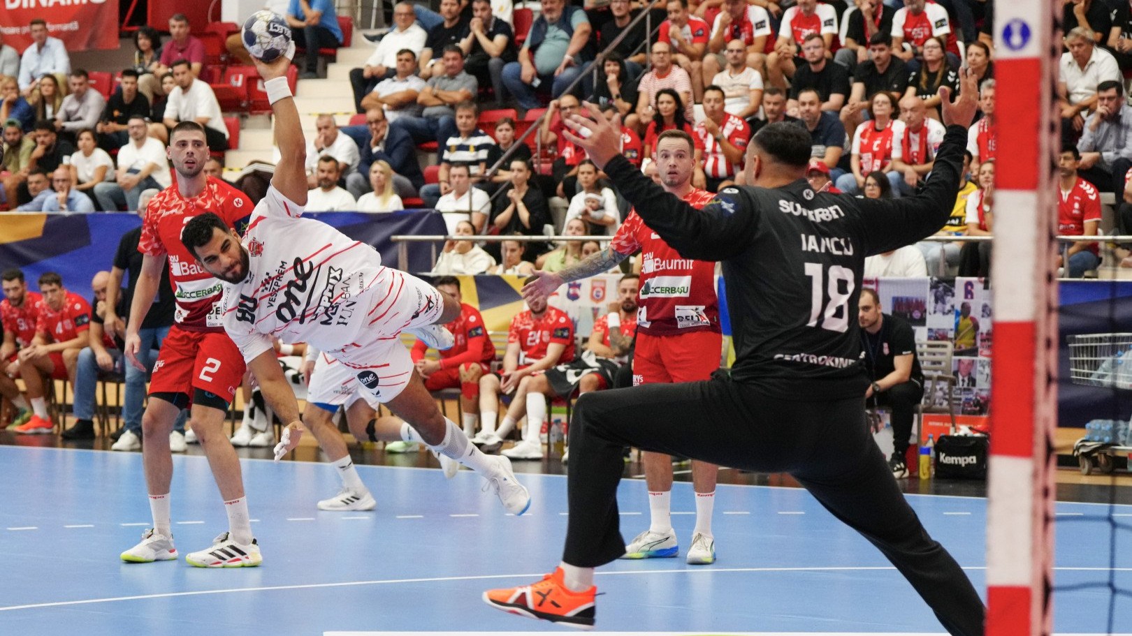 Három góllal nyert a Veszprém Bukarestben